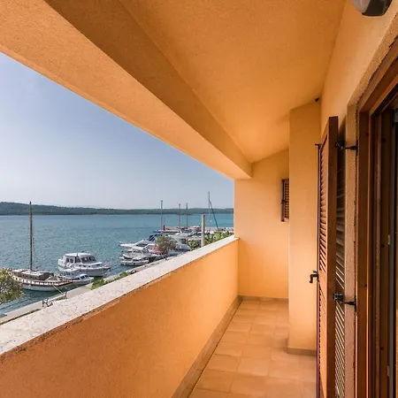 Celeste Apartment *